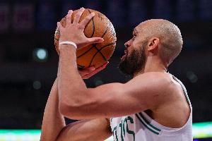 19分15板2帽 ！韩乔生：文班攻守兼备统治全场 全面数据尽显天赋